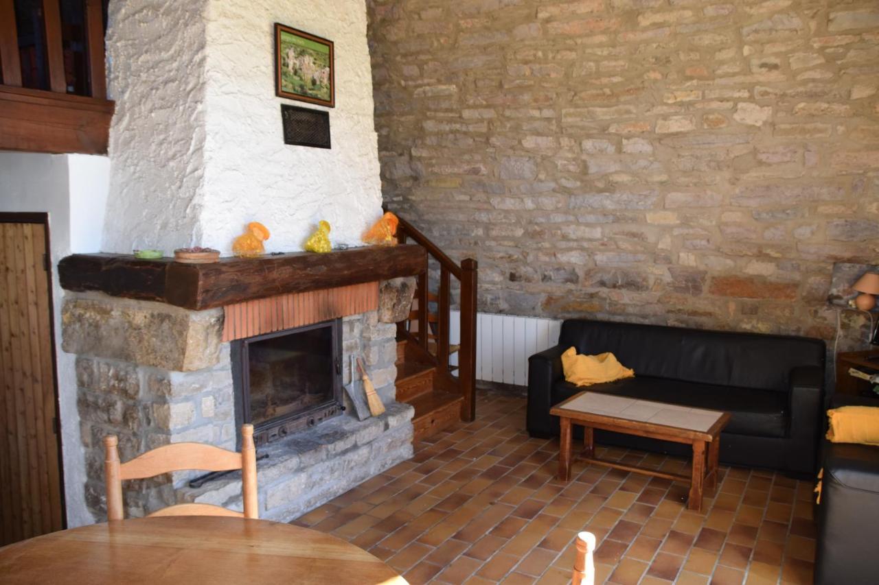 Du Dolmen De L'hom Holiday home